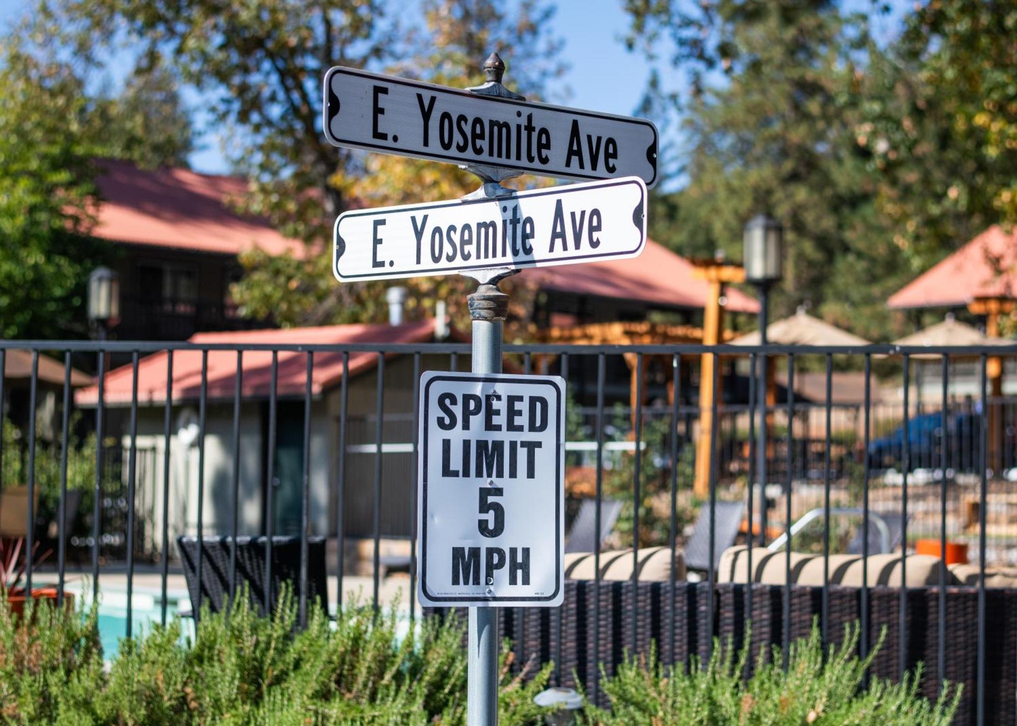 Yosemite Westgate Lodge Groveland Exterior foto